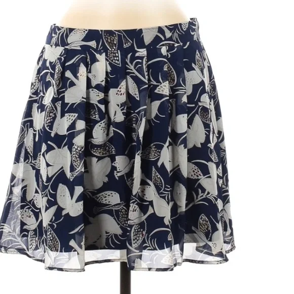 Old Navy Women’s Pleated Mini Blue Bird Casual Skirt Size Small - Picture 3 of 8